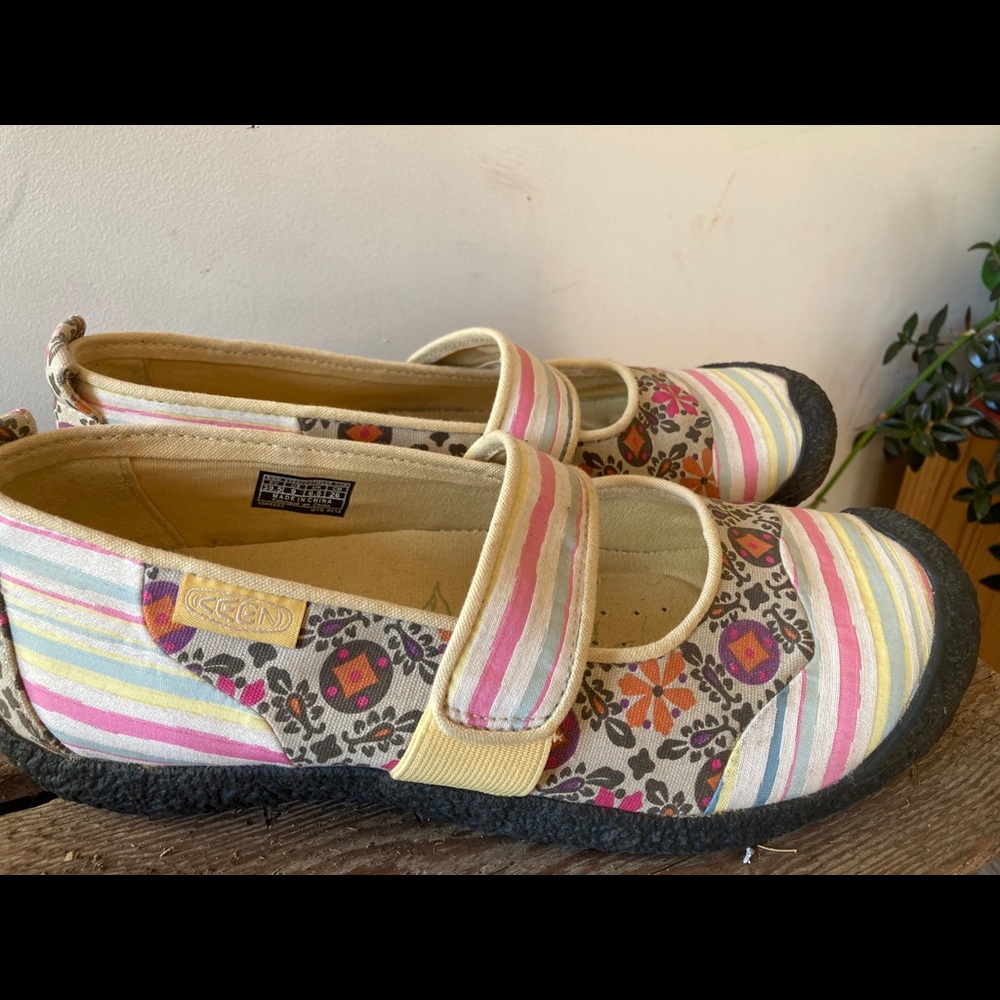 Women’s Keen canvas sandals